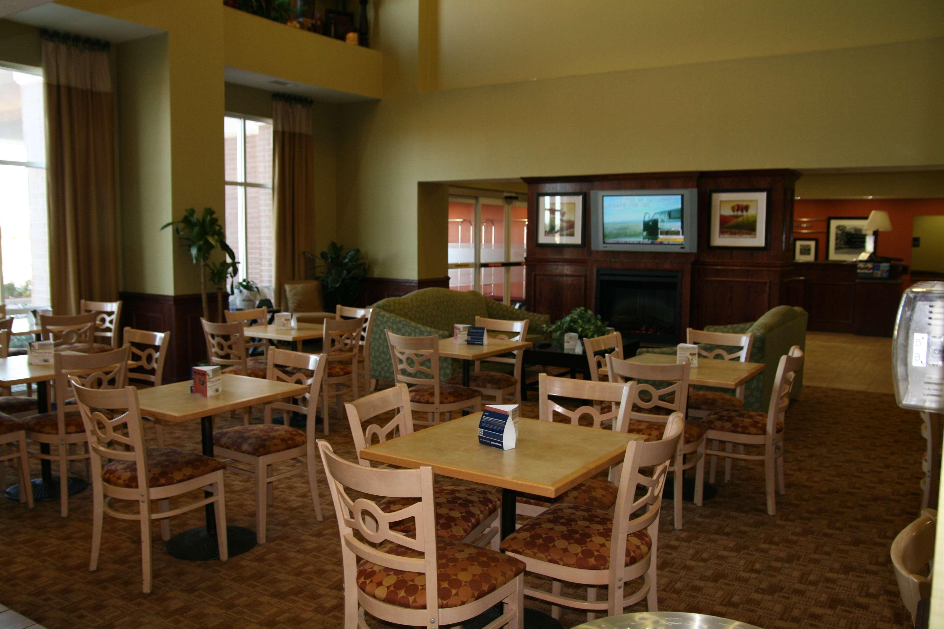 Hampton Inn & Suites Gainesville Restaurant photo