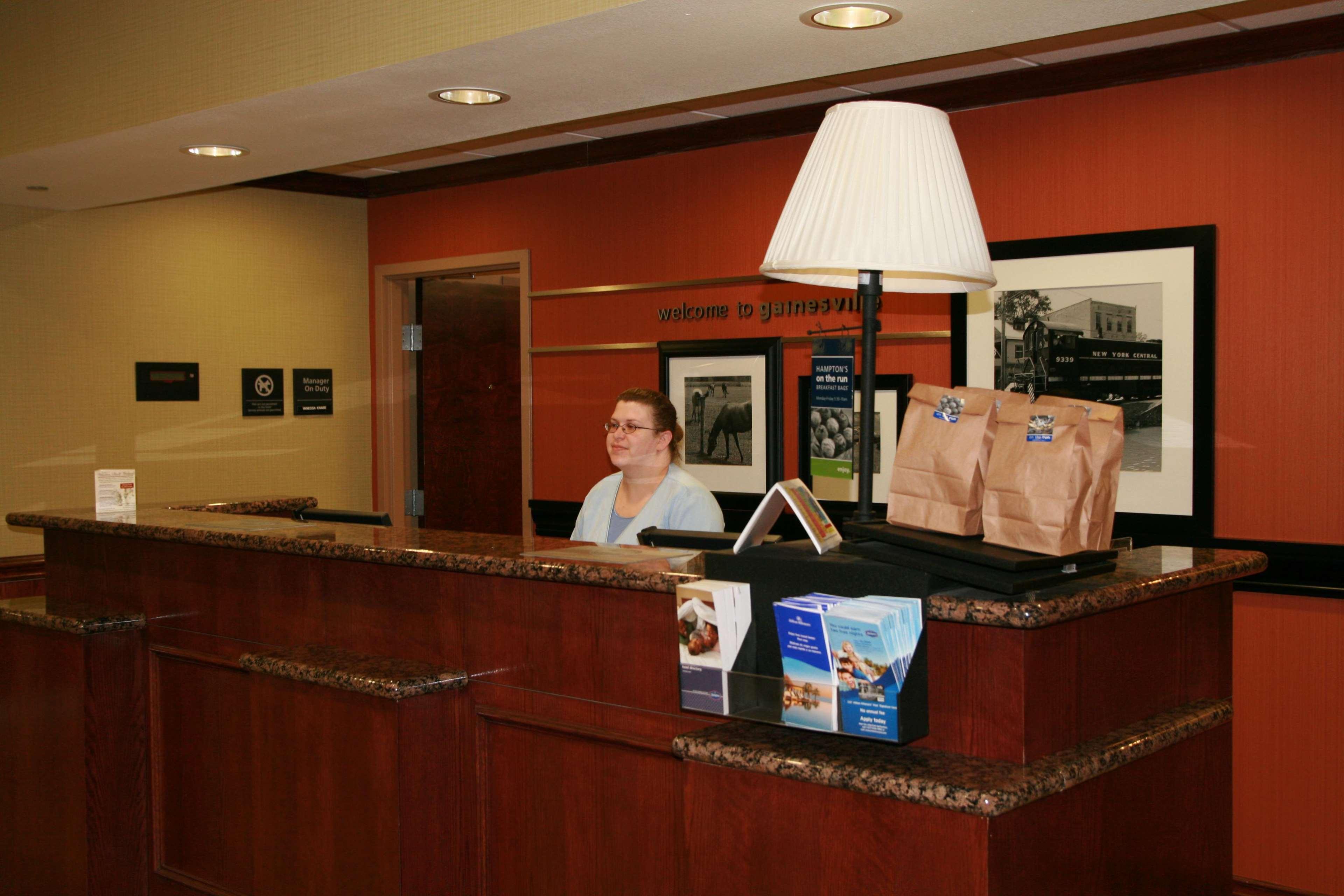 Hampton Inn & Suites Gainesville Exterior photo