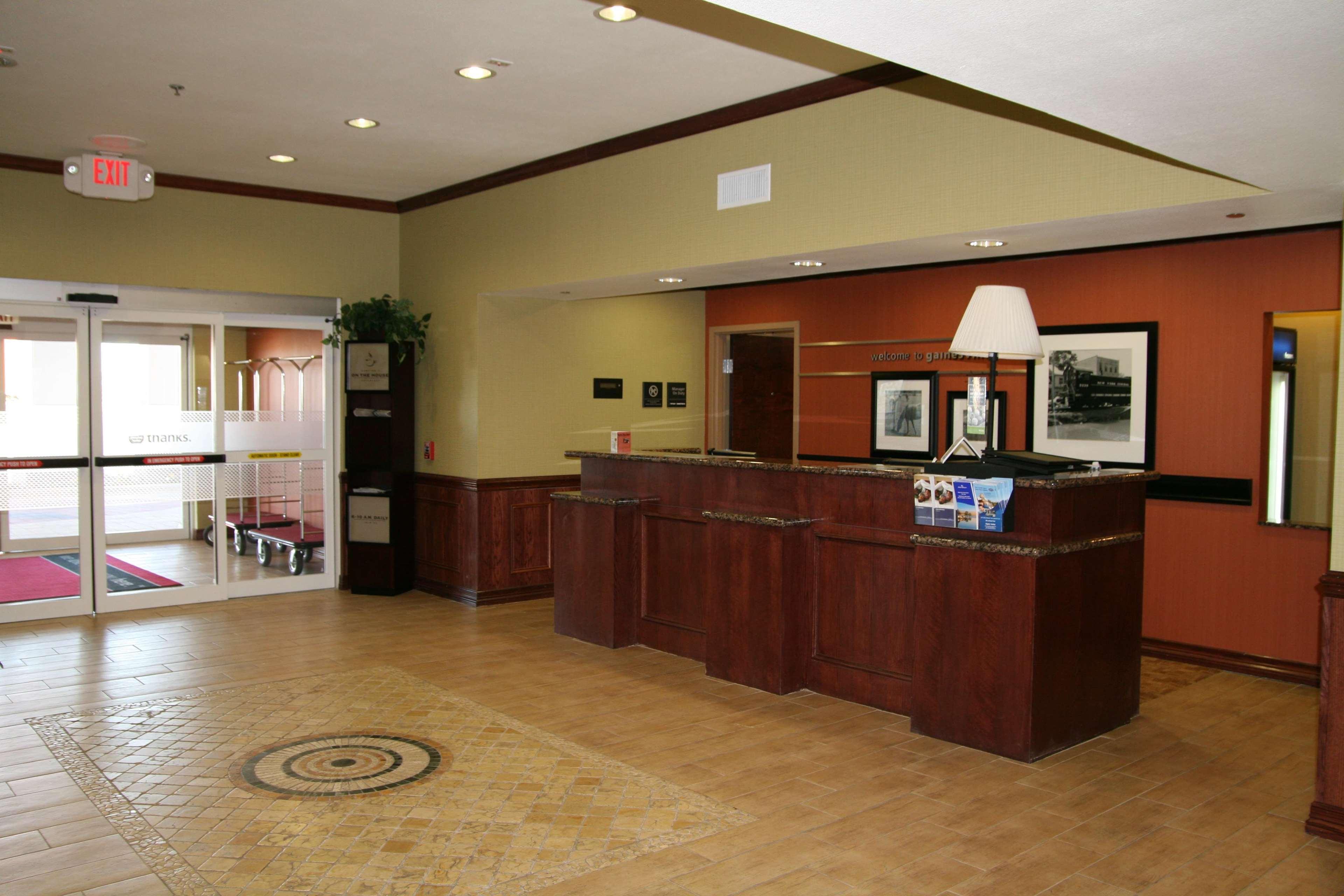 Hampton Inn & Suites Gainesville Exterior photo