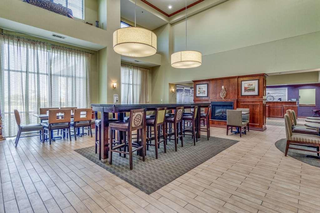 Hampton Inn & Suites Gainesville Restaurant photo