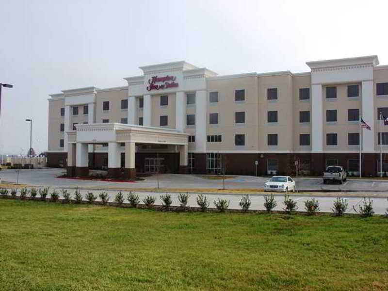 Hampton Inn & Suites Gainesville Exterior photo